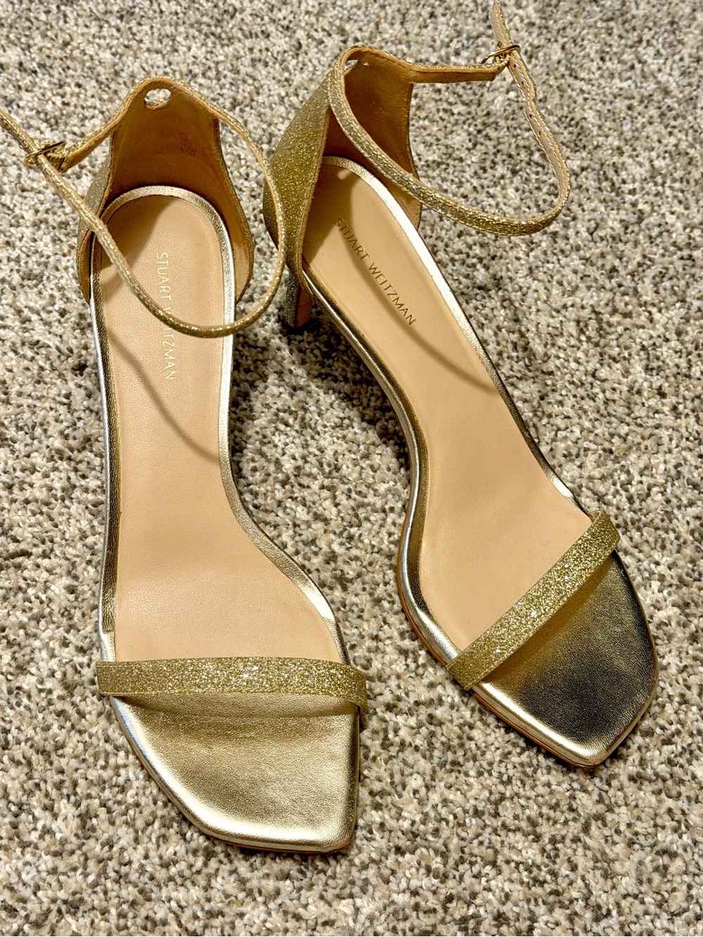 Stuart Weitzman Gold Glitter Ankle Strap Heel Sandals Size 9 Scuffed Toes